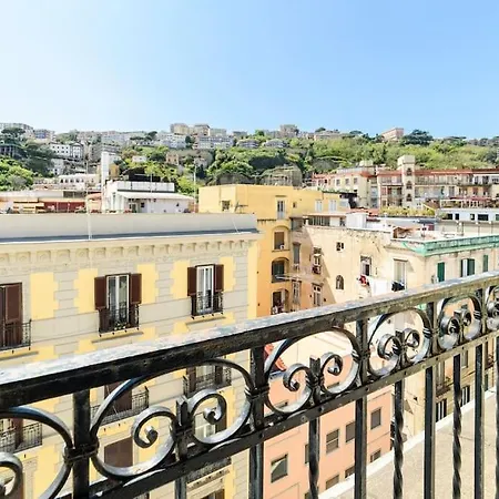 Parthenope, La Casa Sul Lungomare Nel Centro Di *
